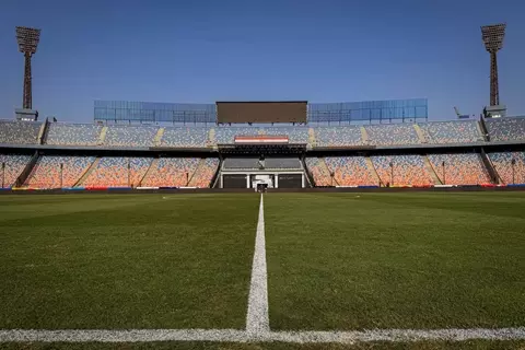 القمة 131.. بدء توافد جماهير الأهلي والزمالك (صور وفيديو)